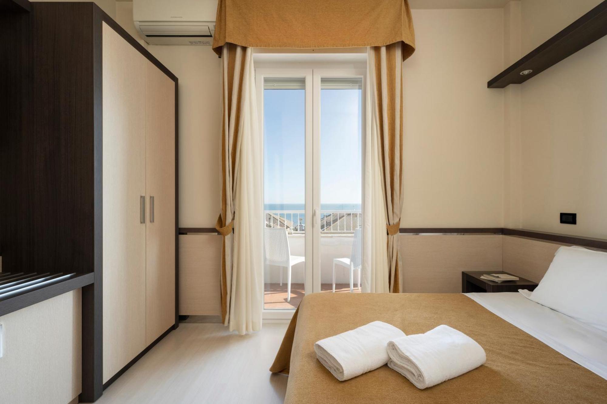 Hotel Mondial Porto Recanati Extérieur photo