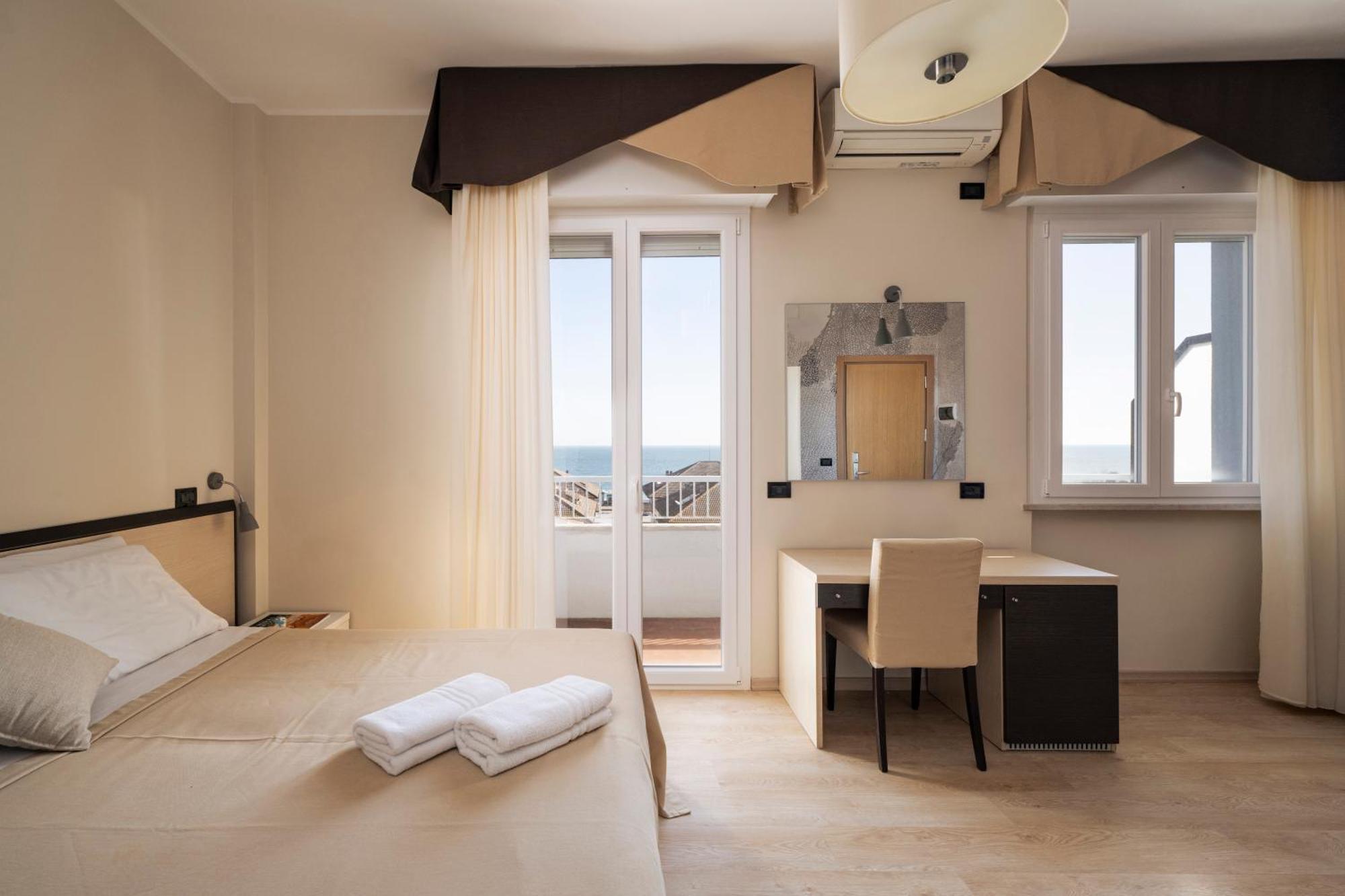 Hotel Mondial Porto Recanati Extérieur photo