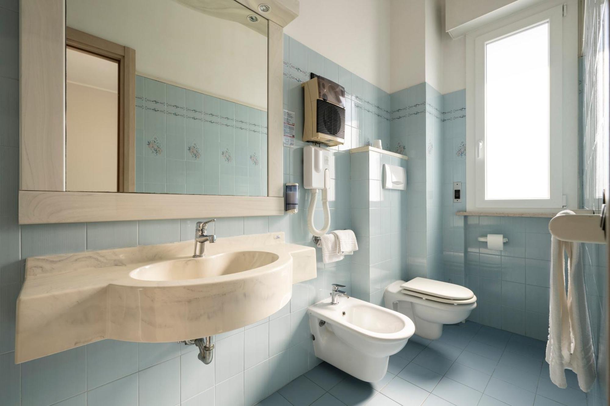 Hotel Mondial Porto Recanati Extérieur photo