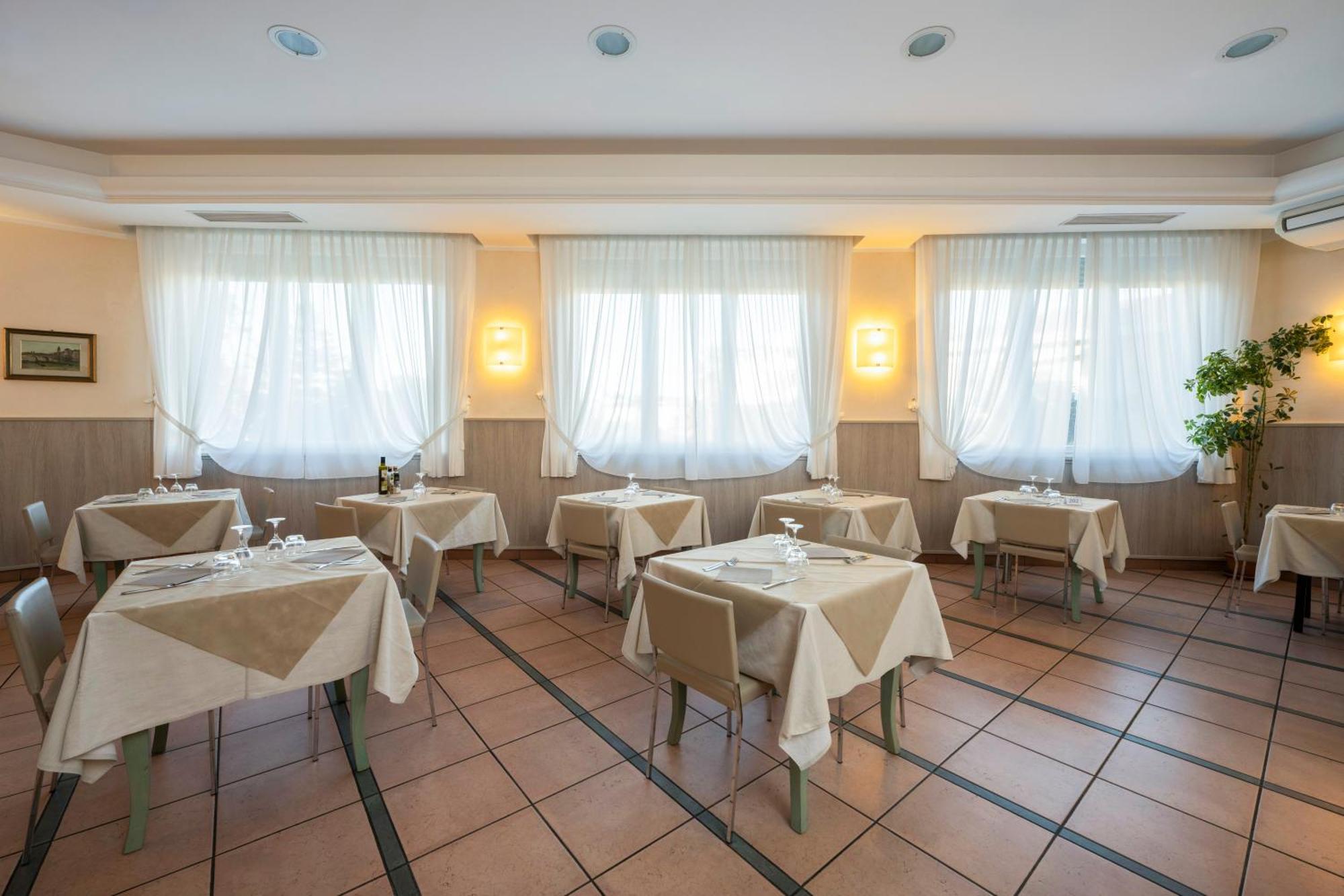 Hotel Mondial Porto Recanati Extérieur photo