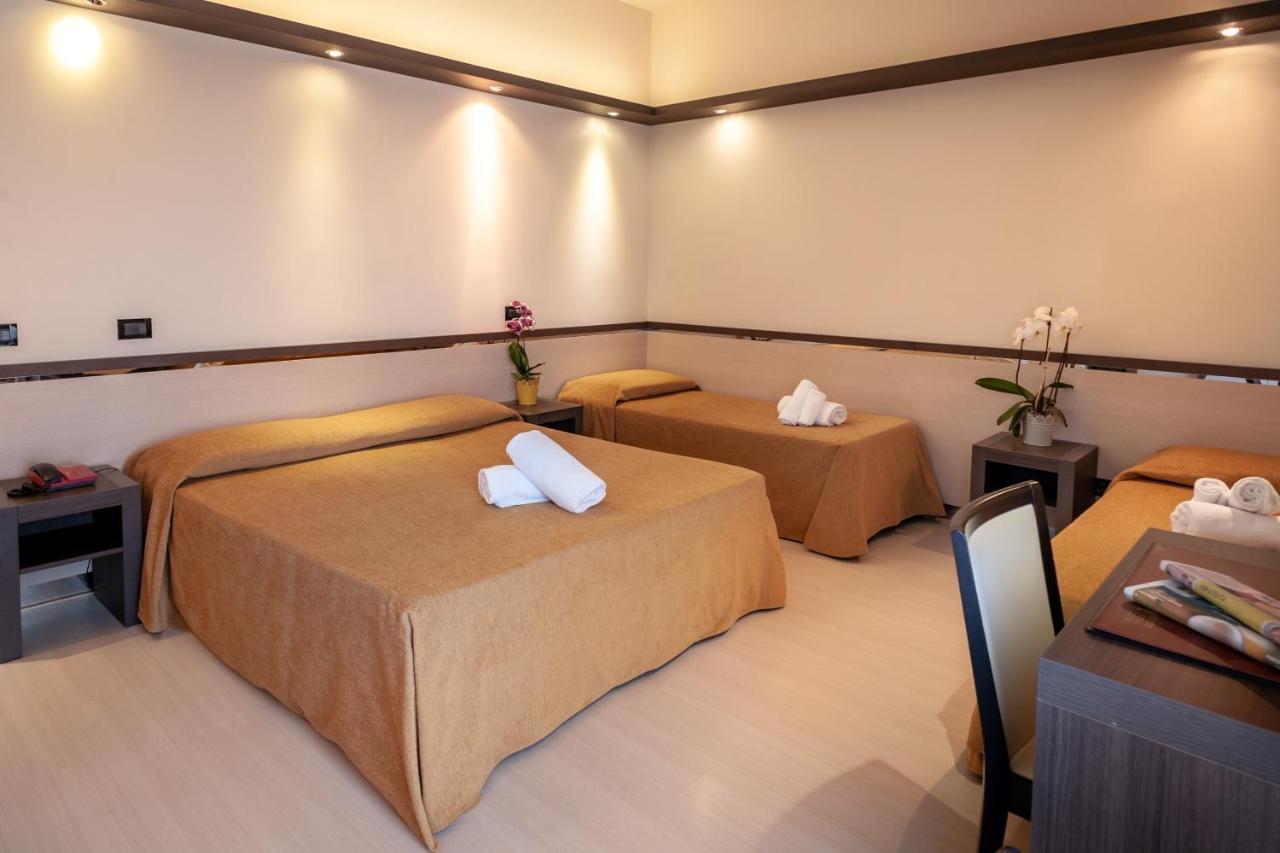Hotel Mondial Porto Recanati Extérieur photo