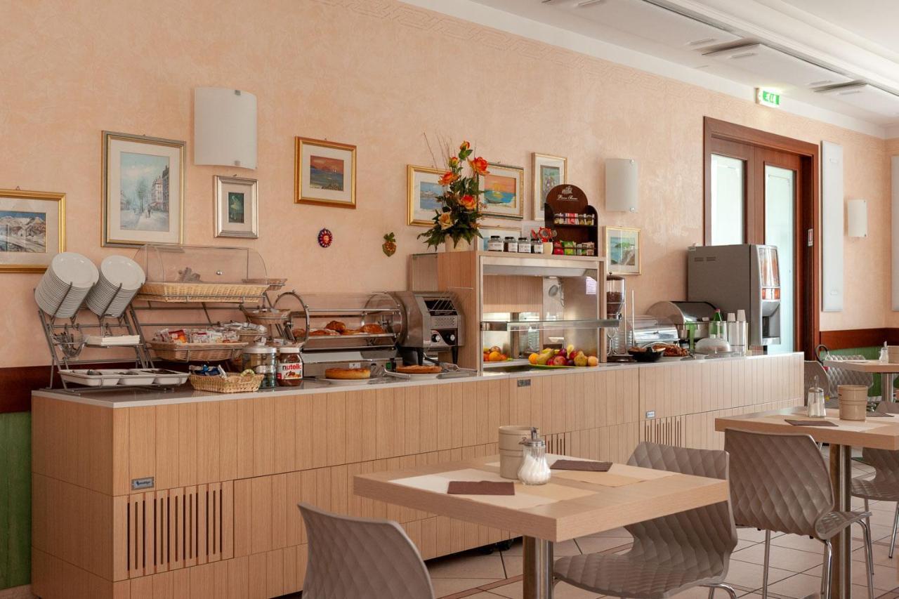 Hotel Mondial Porto Recanati Extérieur photo